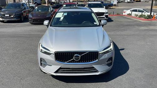 2022 Volvo XC60 B5 Momentum