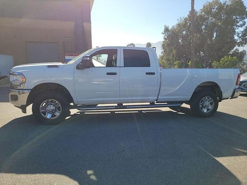 2024 RAM 2500 Tradesman Crew Cab 4x4 8' Box