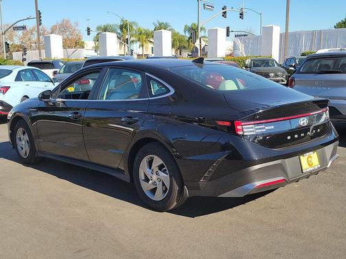 2025 Hyundai SONATA SE