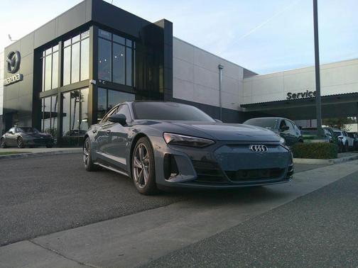 2024 Audi e-tron GT Premium Plus quattro