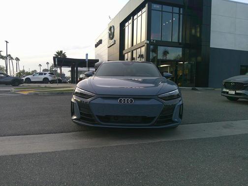 2024 Audi e-tron GT Premium Plus quattro