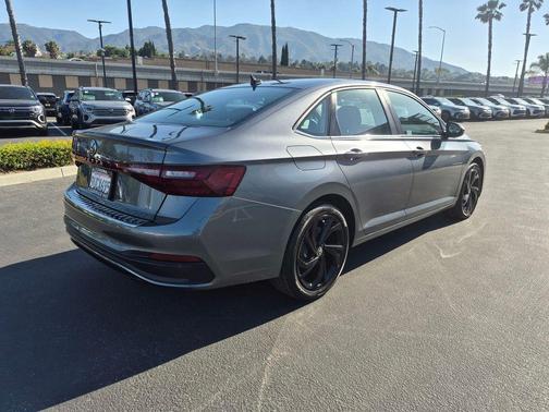Platinum Gray Metallic 2025 Volkswagen Jetta 1.5T SE