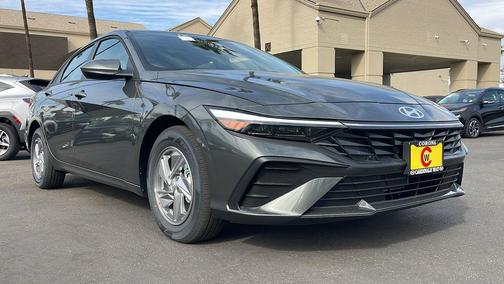 2026 Hyundai ELANTRA SE