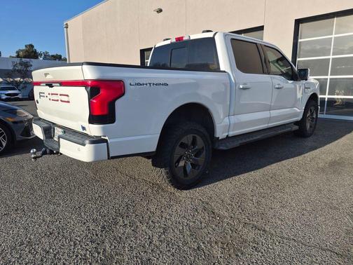 Star White Metallic Tri-Coat 2022 Ford F-150 Lightning LARIAT