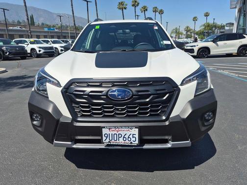 Crystal White Pearl 2025 Subaru Forester Wilderness
