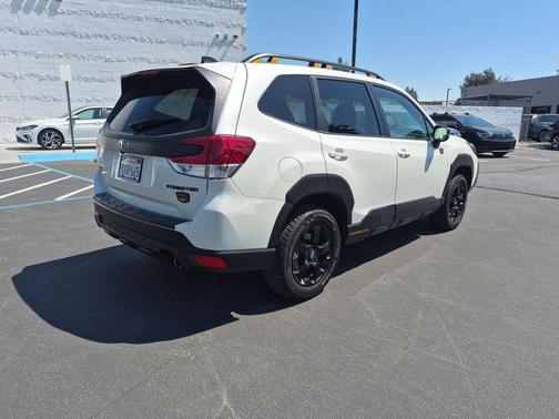 Crystal White Pearl 2025 Subaru Forester Wilderness