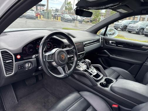 White 2021 Porsche Cayenne Cayenne