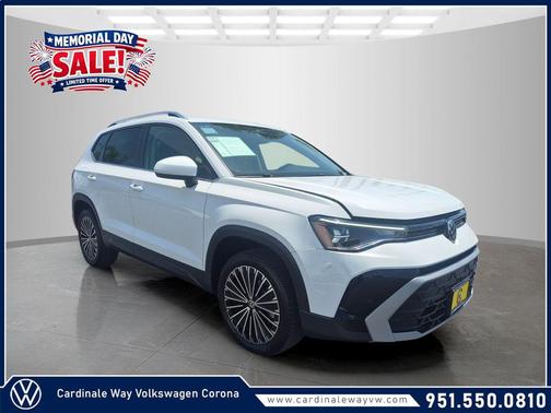 Pure White 2025 Volkswagen Taos 1.5T SE