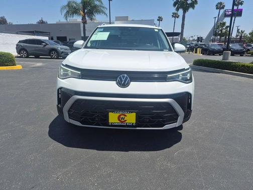 Pure White 2025 Volkswagen Taos 1.5T SE