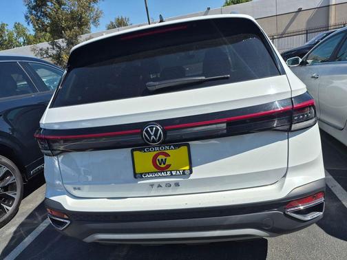Pure White 2025 Volkswagen Taos 1.5T SE