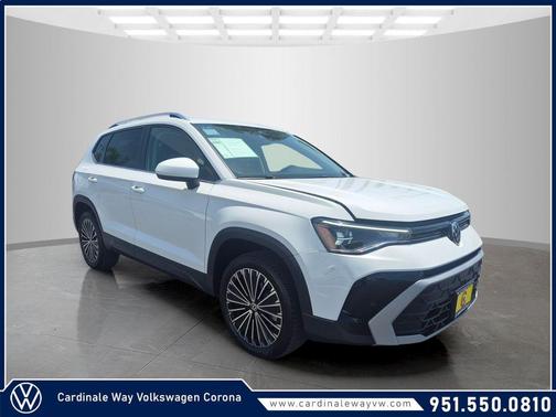 Pure White 2025 Volkswagen Taos 1.5T SE