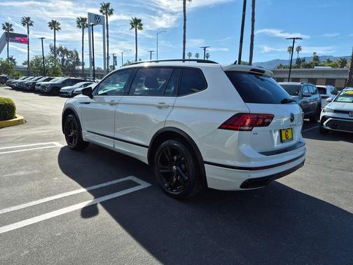 2023 Volkswagen Tiguan 2.0T SE R-Line Black