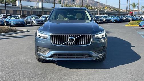 2022 Volvo XC90 T6 Momentum