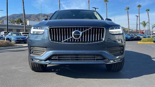 2022 Volvo XC90 T6 Momentum