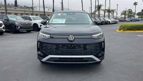 Deep Black Pearl 2025 Volkswagen Tiguan 2.0T S
