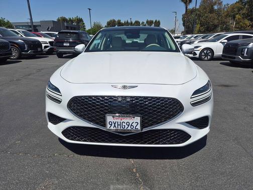 Uyuni White 2026 Genesis G70 2.5T RWD Prestige