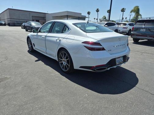 Uyuni White 2026 Genesis G70 2.5T RWD Prestige