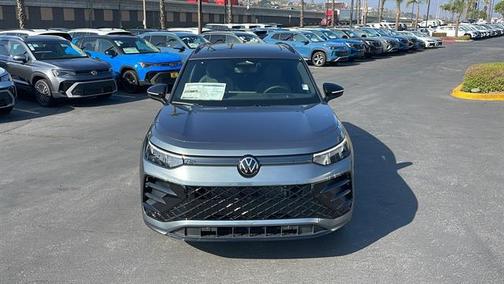 2025 Volkswagen Tiguan 2.0T SE R-Line Black