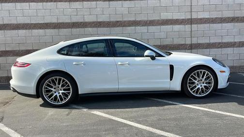 2019 Porsche Panamera 4