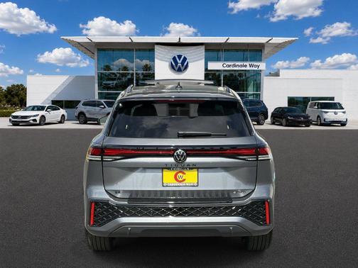 Platinum 2026 Volkswagen Tiguan 2.0T SE R-Line Black 4MOTION