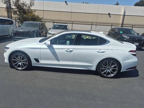 Uyuni White 2026 Genesis G70 2.5T RWD Prestige