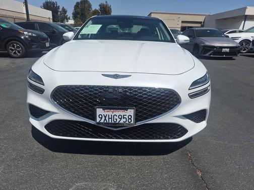 Uyuni White 2026 Genesis G70 2.5T RWD Prestige