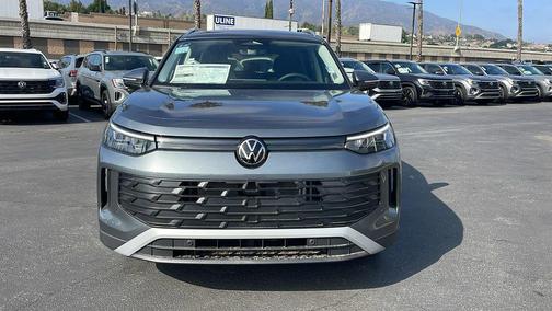 Platinum 2025 Volkswagen Tiguan 2.0T S