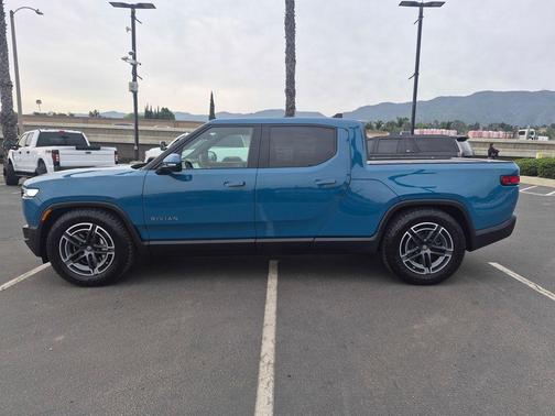 2025 Rivian R1T Adventure Dual Motor Standard Pack