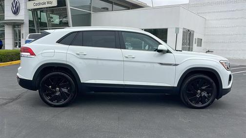2025 Volkswagen Atlas Cross Sport 2.0T SE w/Technology