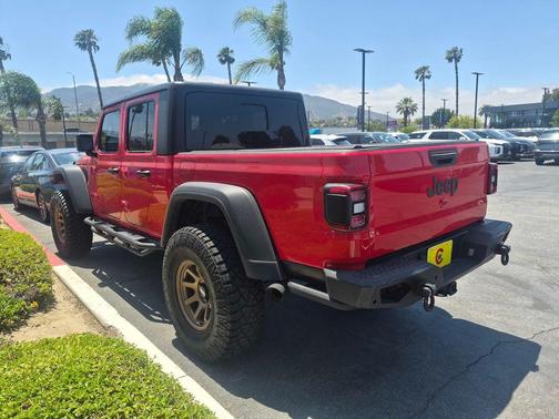 Firecracker Red Clearcoat 2022 Jeep Gladiator Rubicon