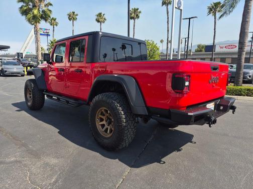 Firecracker Red Clearcoat 2022 Jeep Gladiator Rubicon