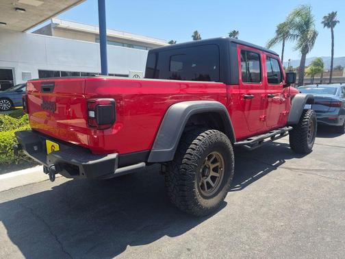Firecracker Red Clearcoat 2022 Jeep Gladiator Rubicon
