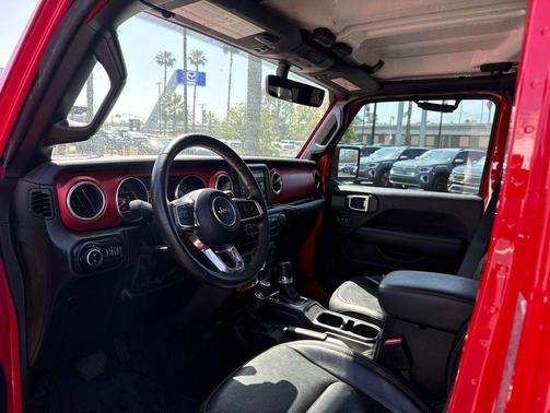 Firecracker Red Clearcoat 2022 Jeep Gladiator Rubicon