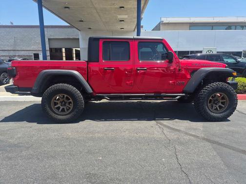 Firecracker Red Clearcoat 2022 Jeep Gladiator Rubicon