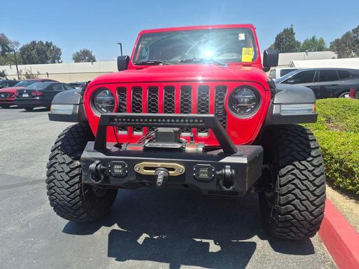 Firecracker Red Clearcoat 2022 Jeep Gladiator Rubicon