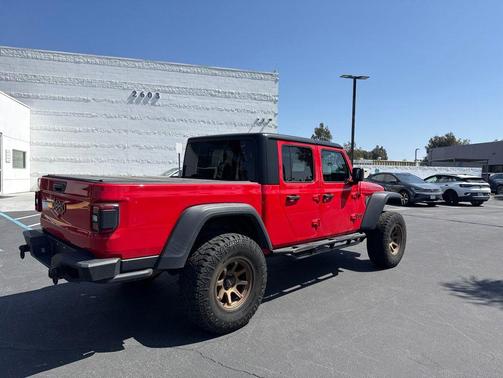 Firecracker Red Clearcoat 2022 Jeep Gladiator Rubicon