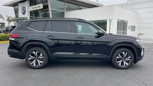 2025 Volkswagen Atlas 2.0T SE