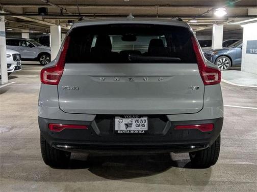 2026 Volvo XC40 B5 Plus