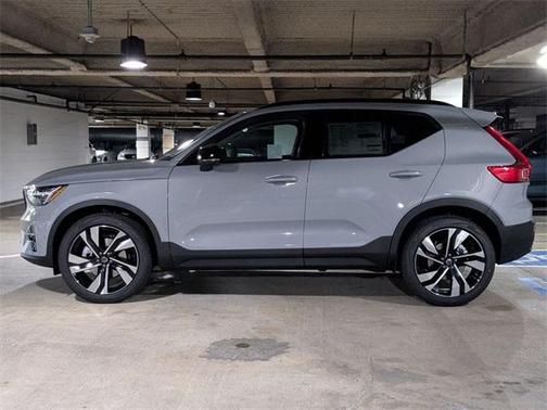 2026 Volvo XC40 B5 Plus