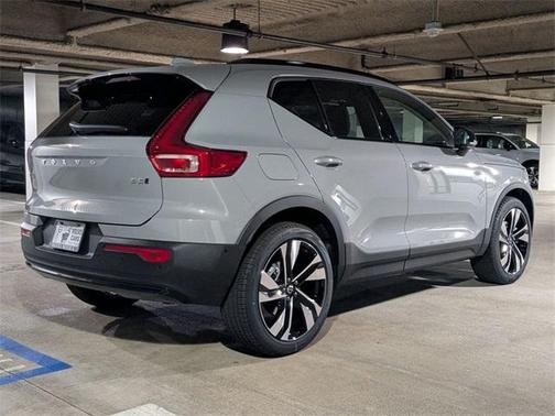 2026 Volvo XC40 B5 Plus