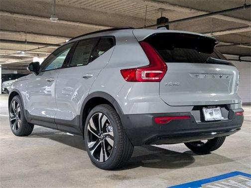 2026 Volvo XC40 B5 Plus