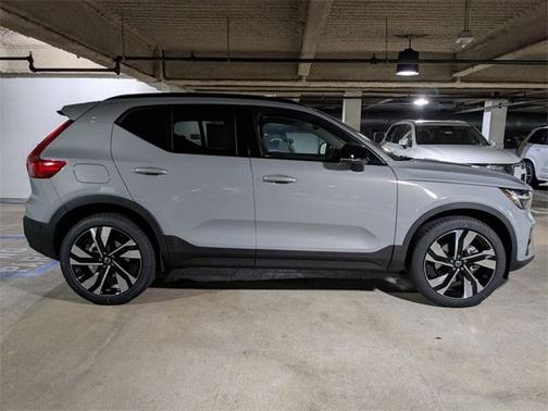 2026 Volvo XC40 B5 Plus