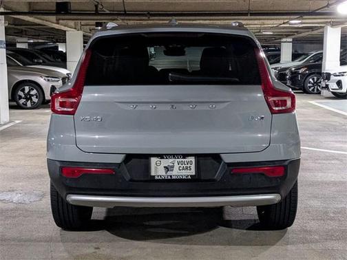 2025 Volvo XC40 B5 Plus Bright Theme