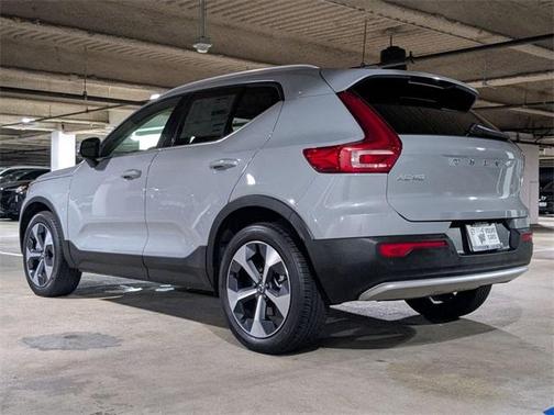 2025 Volvo XC40 B5 Plus Bright Theme