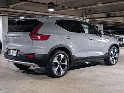 2025 Volvo XC40 B5 Plus Bright Theme