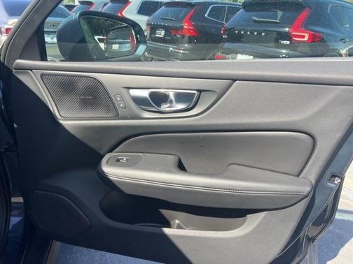 2023 Volvo V60 Cross Country B5 Plus