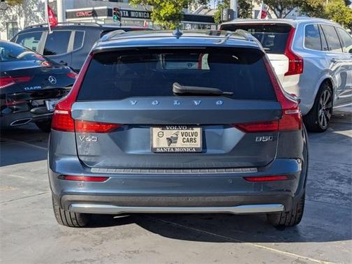 2023 Volvo V60 Cross Country B5 Plus