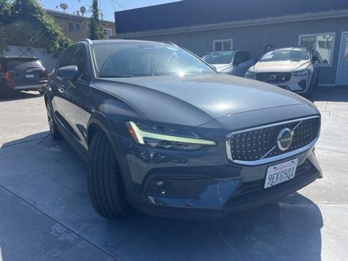 2023 Volvo V60 Cross Country B5 Plus