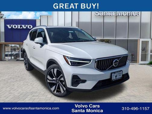 Crystal White 2023 Volvo XC40 B5 Ultimate Bright Theme