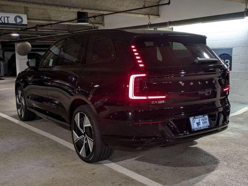 Onyx Black Metallic 2025 Volvo EX90 Twin Motor Ultra